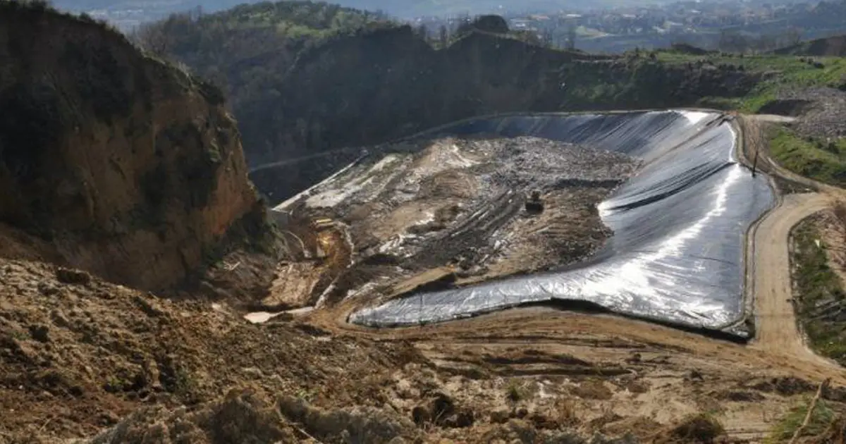 La discarica di Castrolibero, dove si trova Destre Spizzirri e perché è forte il fronte del no