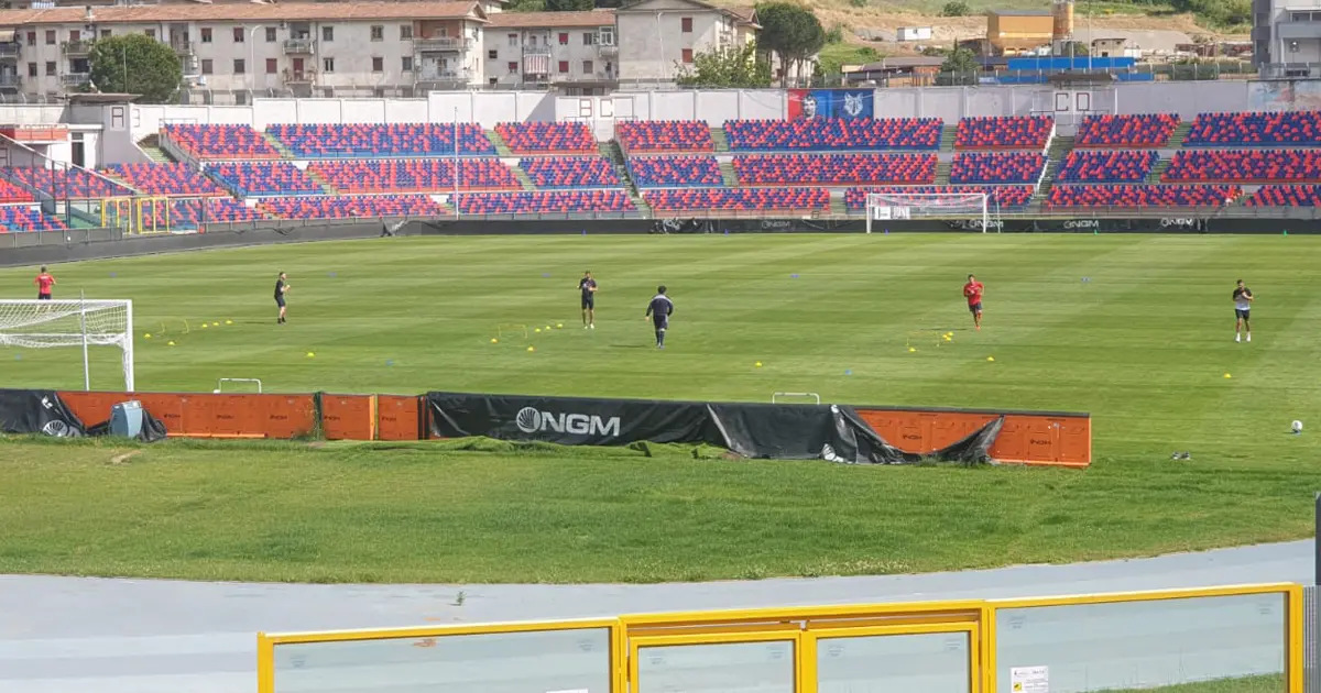 Cosenza, domenica i primi test in vista del ritiro. Ad oggi la rosa...