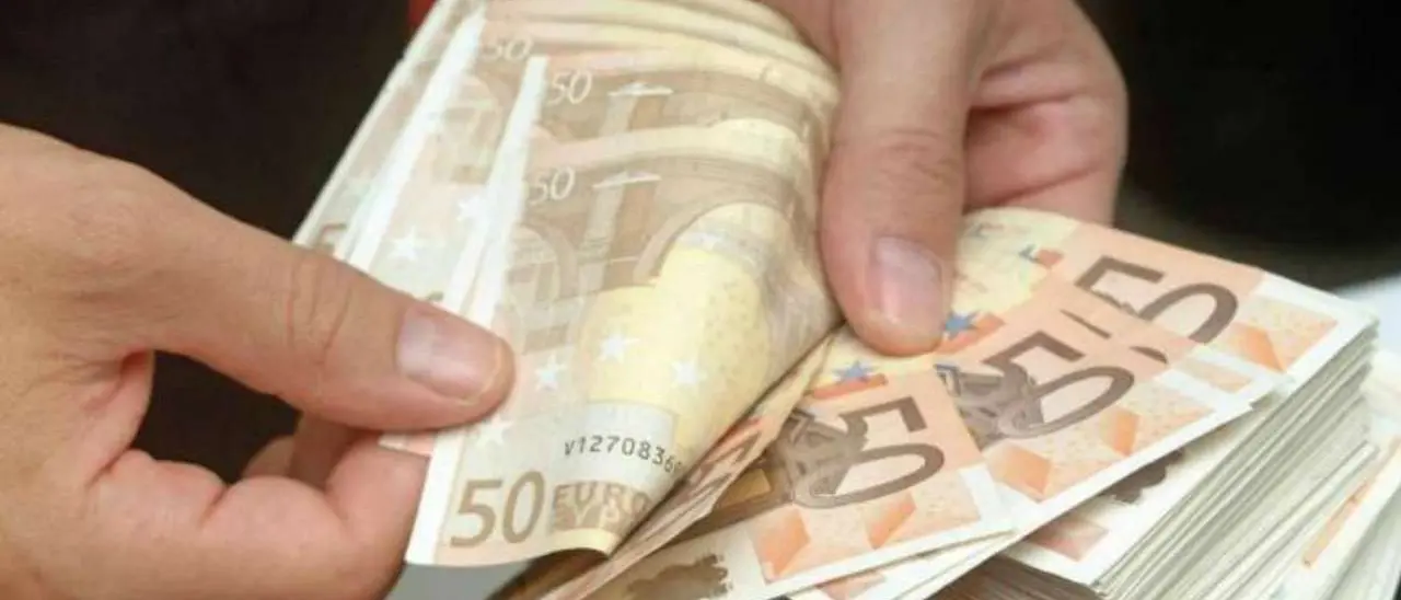 “Per i detenuti”: estorto denaro al titolare di un negozio di alimentari a Cosenza