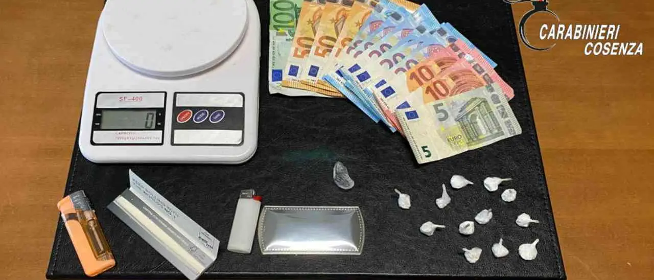 Droga in casa, i carabinieri arrestano un incensurato a Diamante