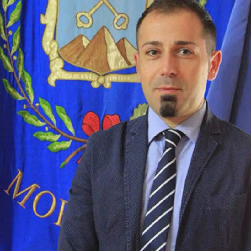 «Ospedali da campo? No, riaprire quelli già esistenti»
