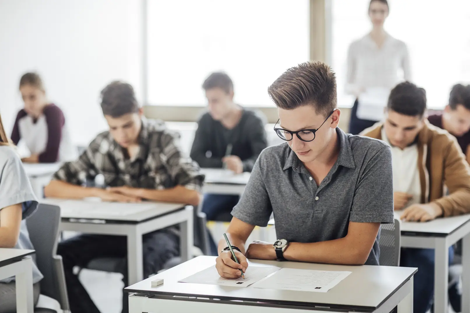 Oggi riaprono le scuole. Sorteggio per gli esami di Stato