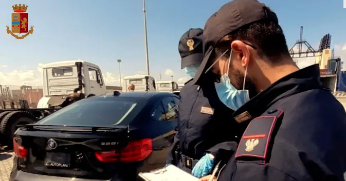 Auto di lusso \"clandestine\" Bloccato traffico di mezzi di lusso in scalo a Gioia Tauro
