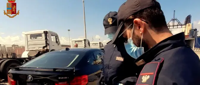Auto di lusso \"clandestine\" Bloccato traffico di mezzi di lusso in scalo a Gioia Tauro