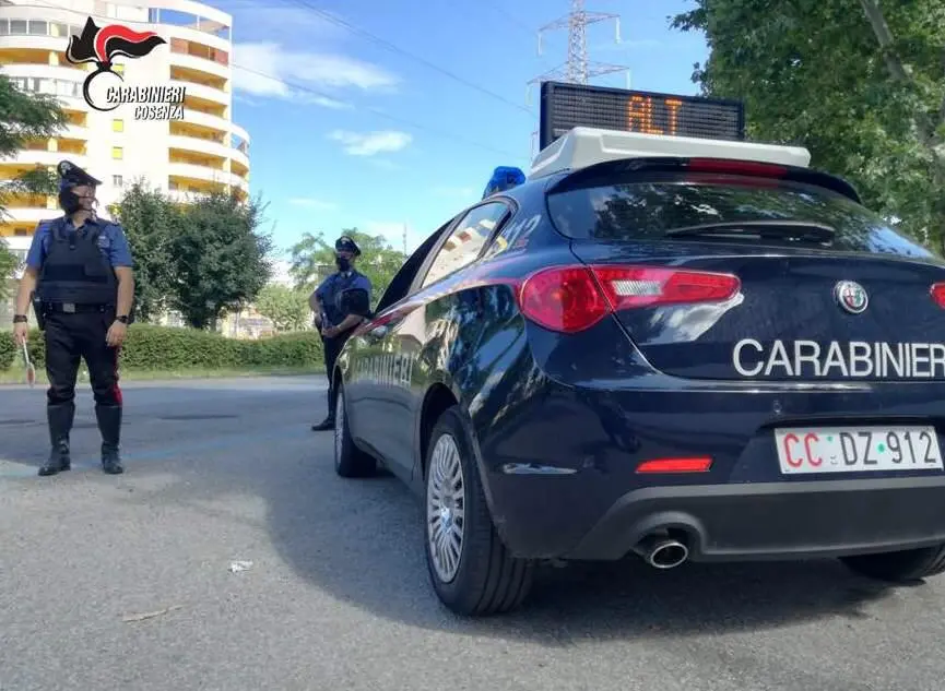Occupa la casa di un altro, poi si pente e risarcisce il danno