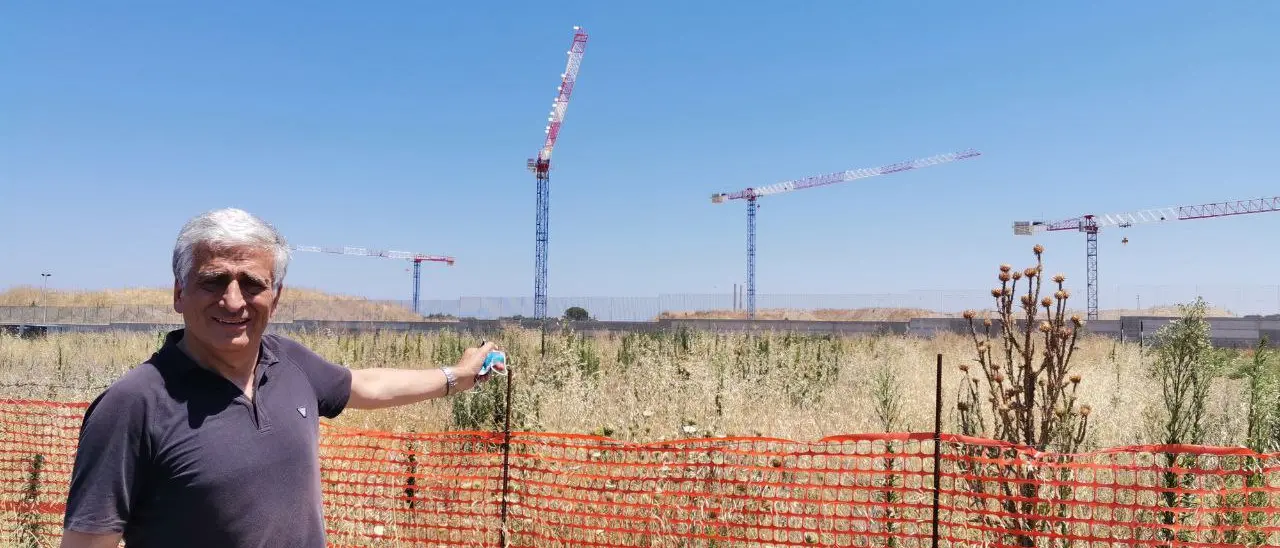 Ospedale Insiti, in 4 giorni installate 4 nuove mega gru