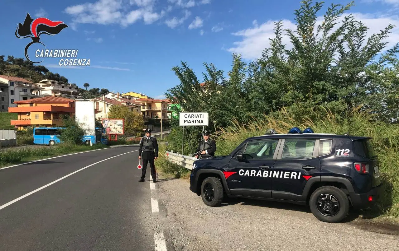 Cariati, spaccio di droga anche ai minorenni: blitz dei carabinieri