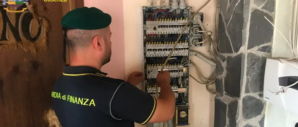 Furto di energia elettrica: denunciato titolare di una discoteca