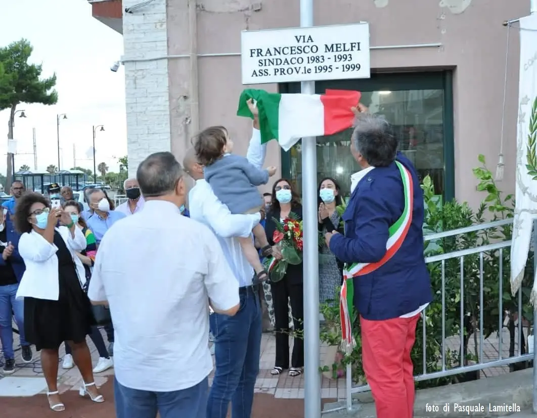 Amendolara, svelata la stele di via Francesco Melfi