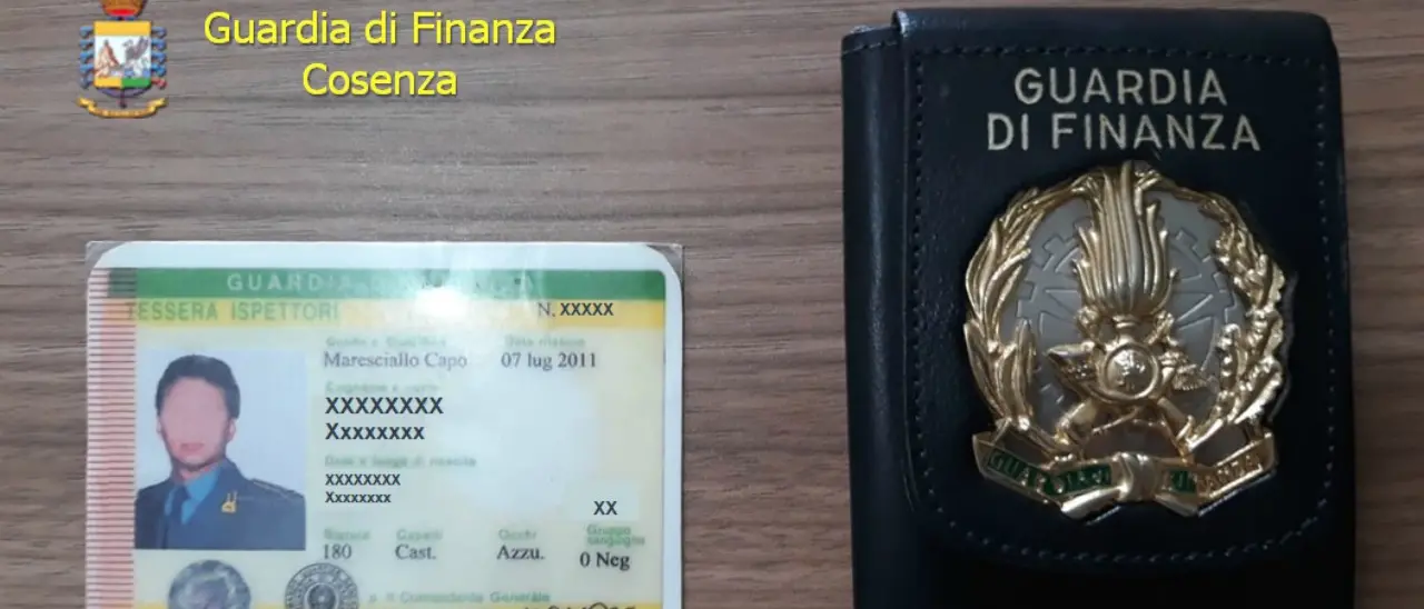 Cosenza, arrestato falso finanziere: ecco tutti i dettagli