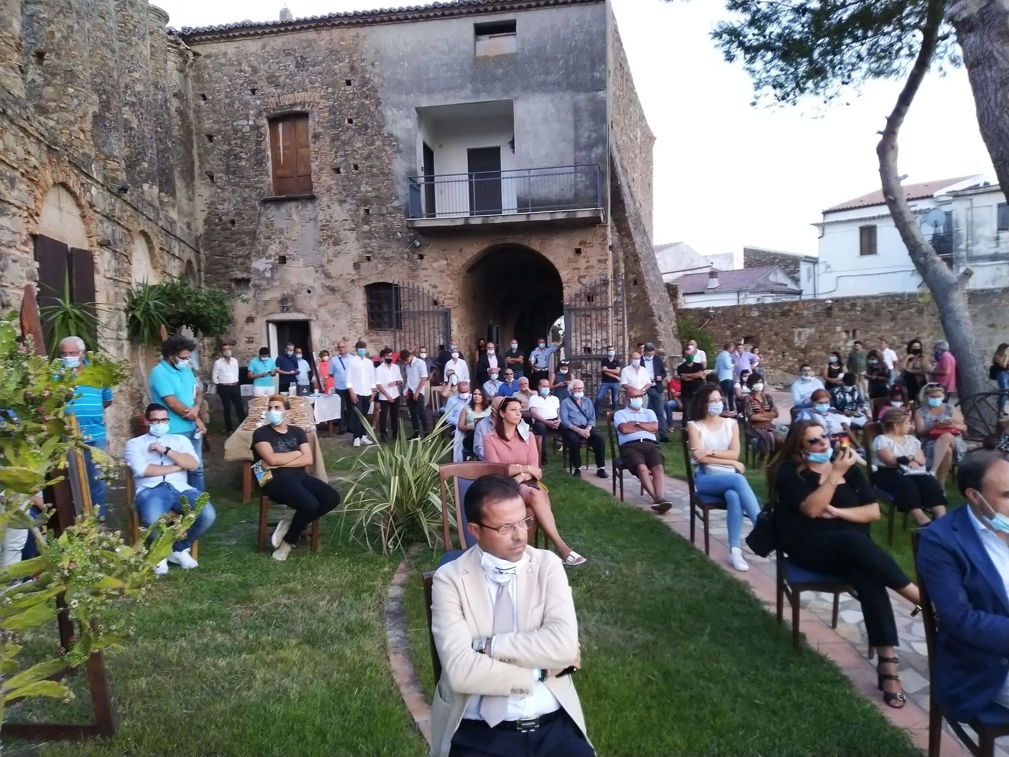 Amendolara incanta i suoi ospiti con i progetti della mandorla