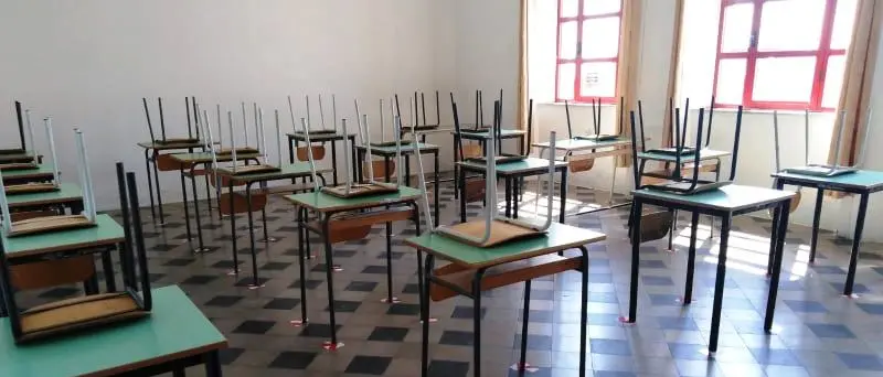 Alunni e genitori infetti a Rende, chiuse tre scuole e sospese due classi
