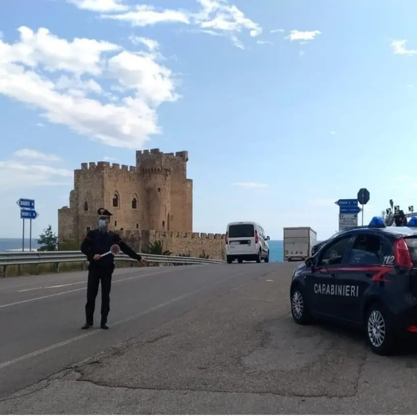 Chiede la restituzione dei soldi con minacce e pugni: arrestato