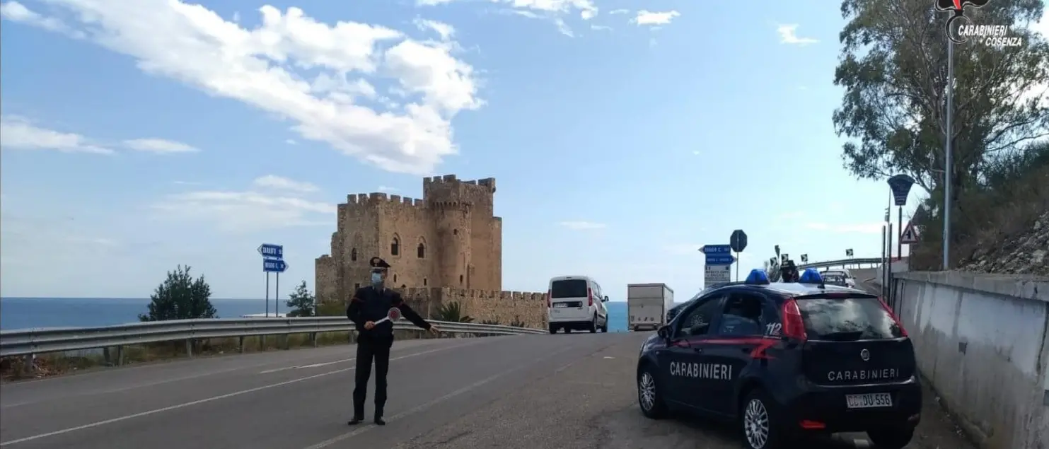 Chiede la restituzione dei soldi con minacce e pugni: arrestato