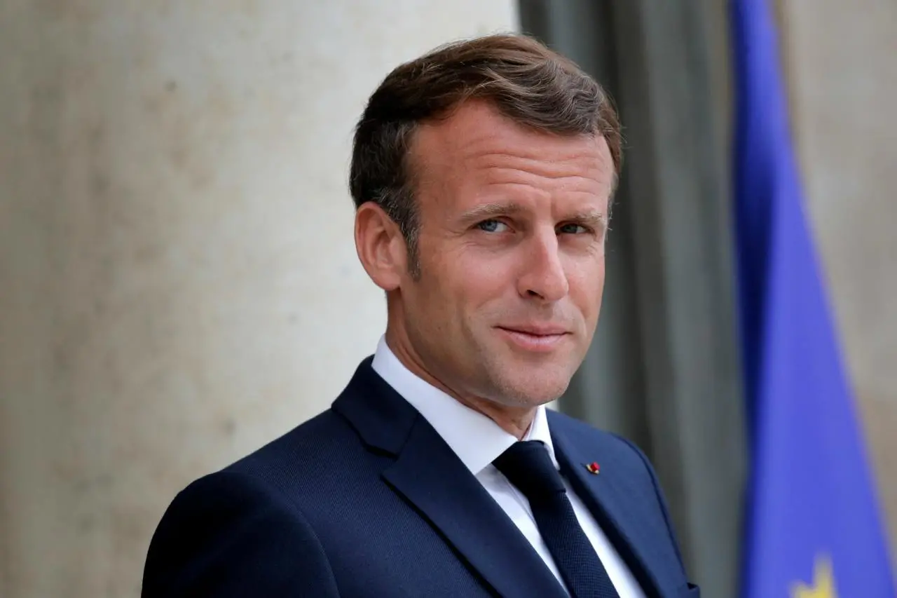 Francia travolta dal Covid, Macron vara il lockdown