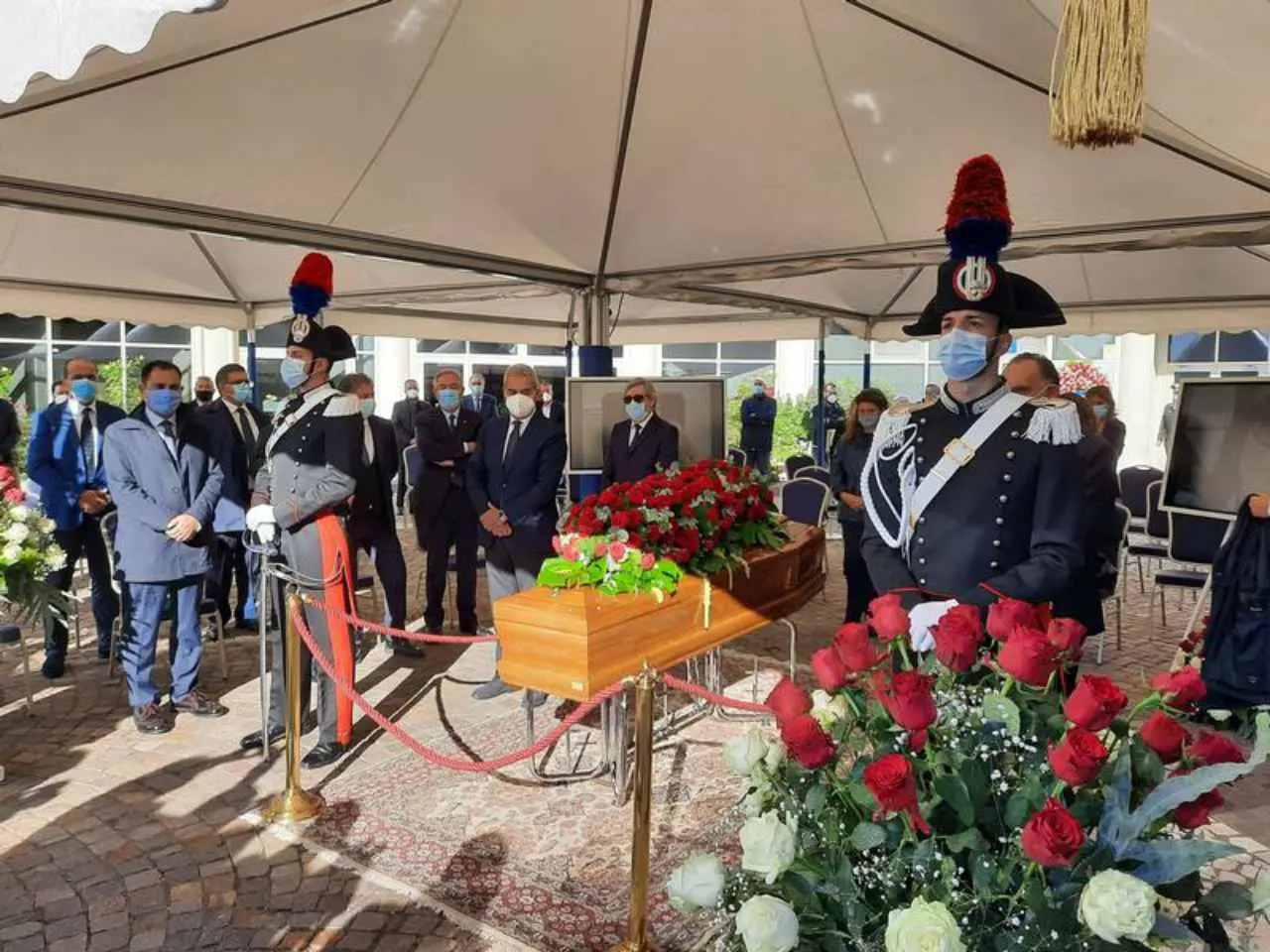 ADDIO ALLA SANTELLI | Picchetto d'onore dei consiglieri regionali