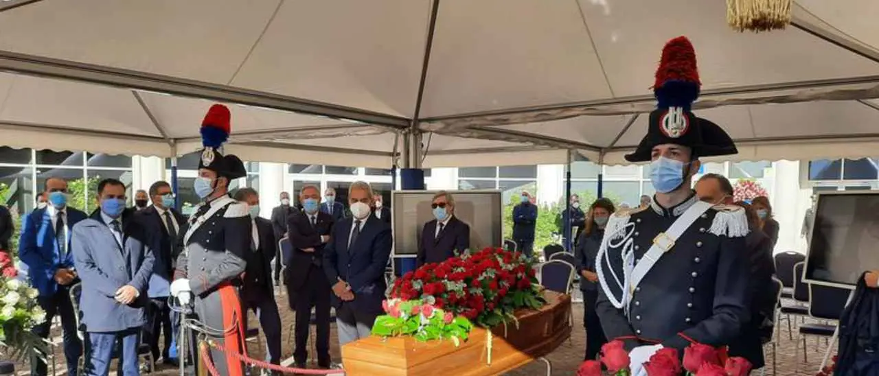 ADDIO ALLA SANTELLI | Picchetto d'onore dei consiglieri regionali