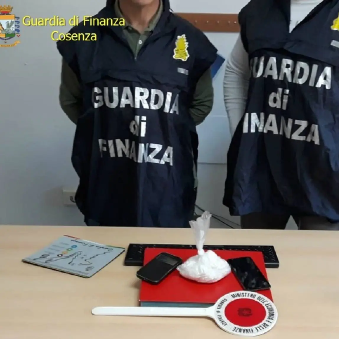 Frascineto, due arresti per droga: uno aveva il reddito di cittadinanza