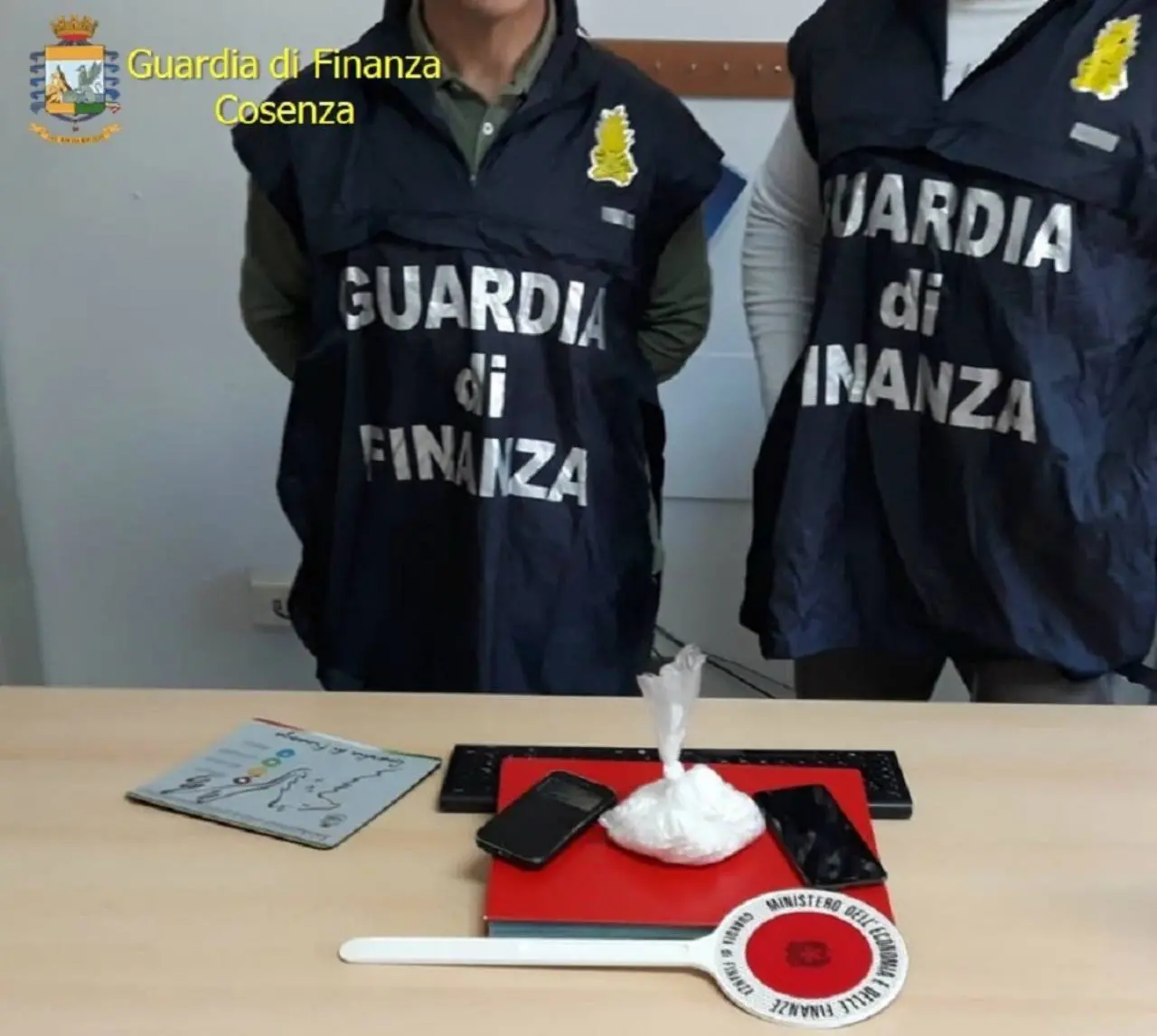 Frascineto, due arresti per droga: uno aveva il reddito di cittadinanza