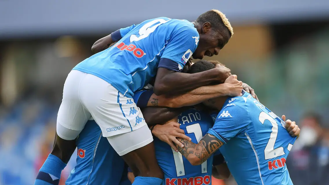 NAPLES, ITALY - OCTOBER 17: SSC Napoli players celebrate the 1-0 goal scored by Hirving Lozano during the Serie A match between SSC Napoli and Atalanta BC at Stadio San Paolo on October 17, 2020 in Naples, Italy. (Photo by Francesco Pecoraro/Getty Images) , Getty Images