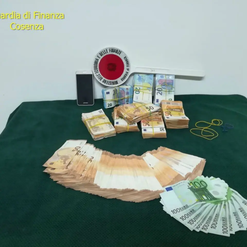 Roseto Capo Spulico, la Finanza sequestra 74mila euro: i dettagli