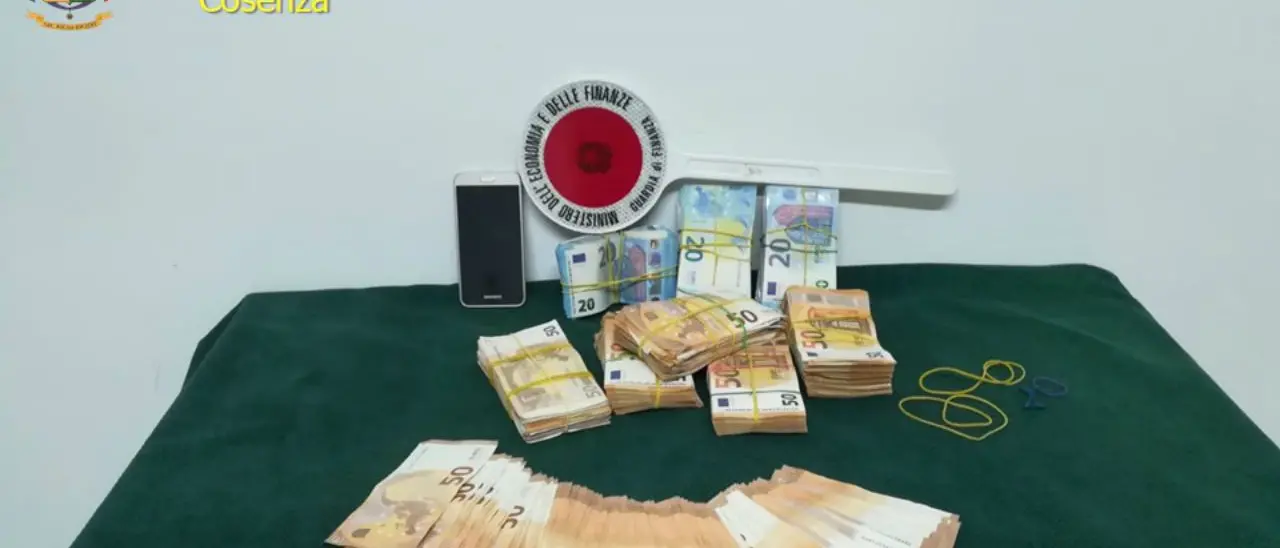 Roseto Capo Spulico, la Finanza sequestra 74mila euro: i dettagli