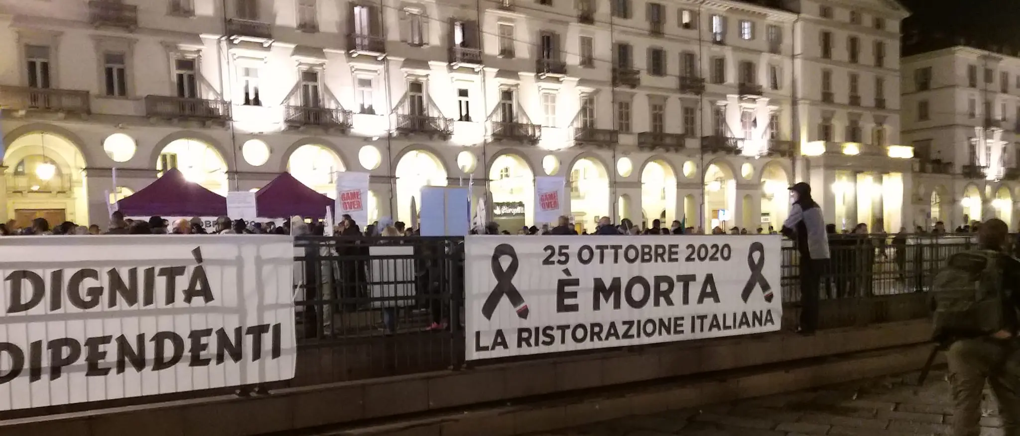 Coronavirus, proteste in diverse città italiane contro il DPCM