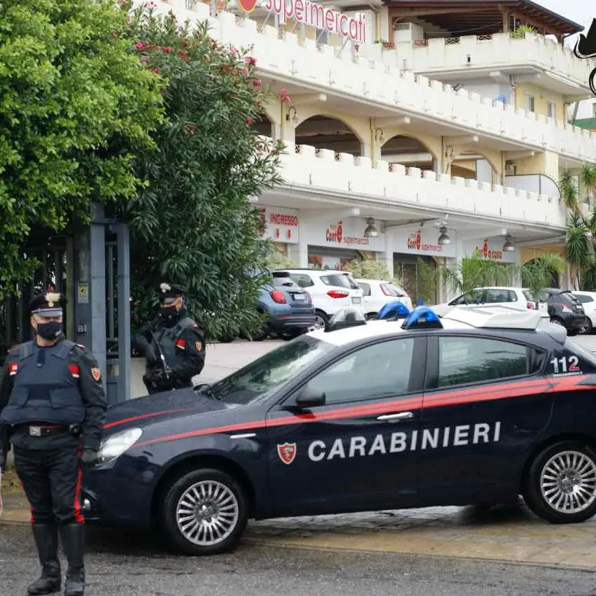 Da Cirò Marina a Rossano per rubare in un supermercato: arrestati