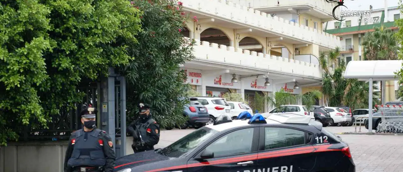 Da Cirò Marina a Rossano per rubare in un supermercato: arrestati