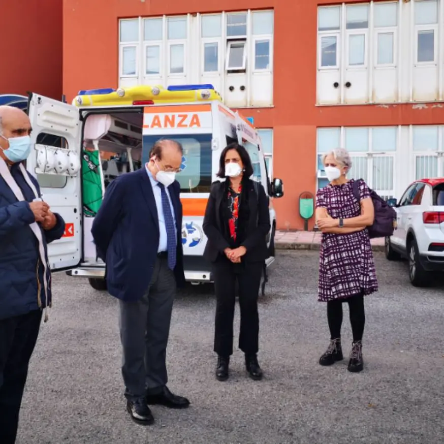 L'Asp di Cosenza consegna una nuova ambulanza all'Università della Calabria (oltre alla postazione USCA)