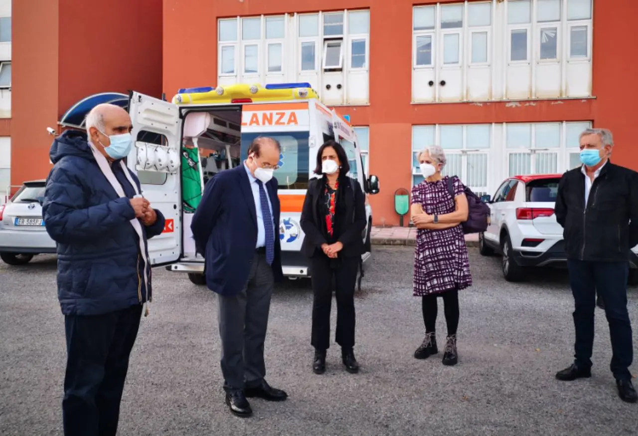 L'Asp di Cosenza consegna una nuova ambulanza all'Università della Calabria (oltre alla postazione USCA)