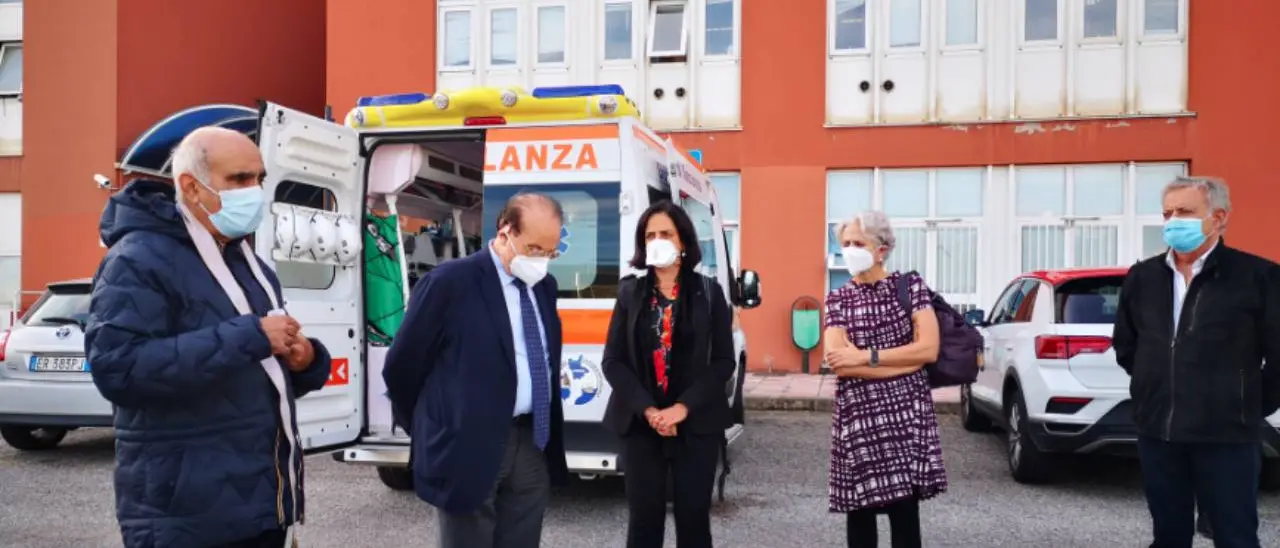 L'Asp di Cosenza consegna una nuova ambulanza all'Università della Calabria (oltre alla postazione USCA)