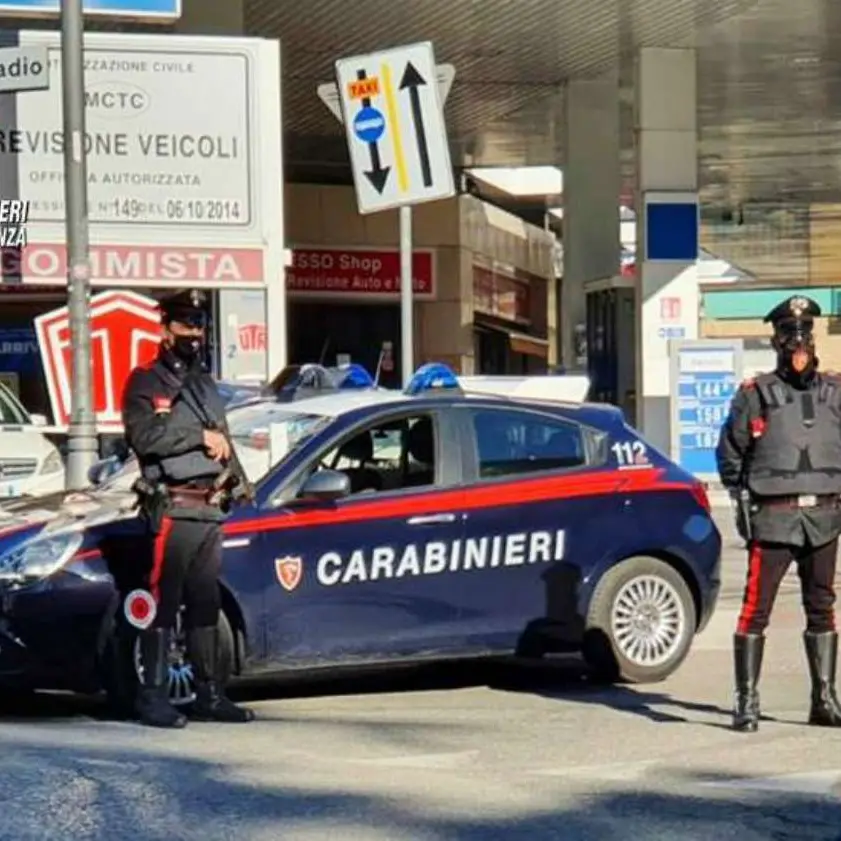 Cosenza, non rispetta il coprifuoco ed evade dai domiciliari: arrestato