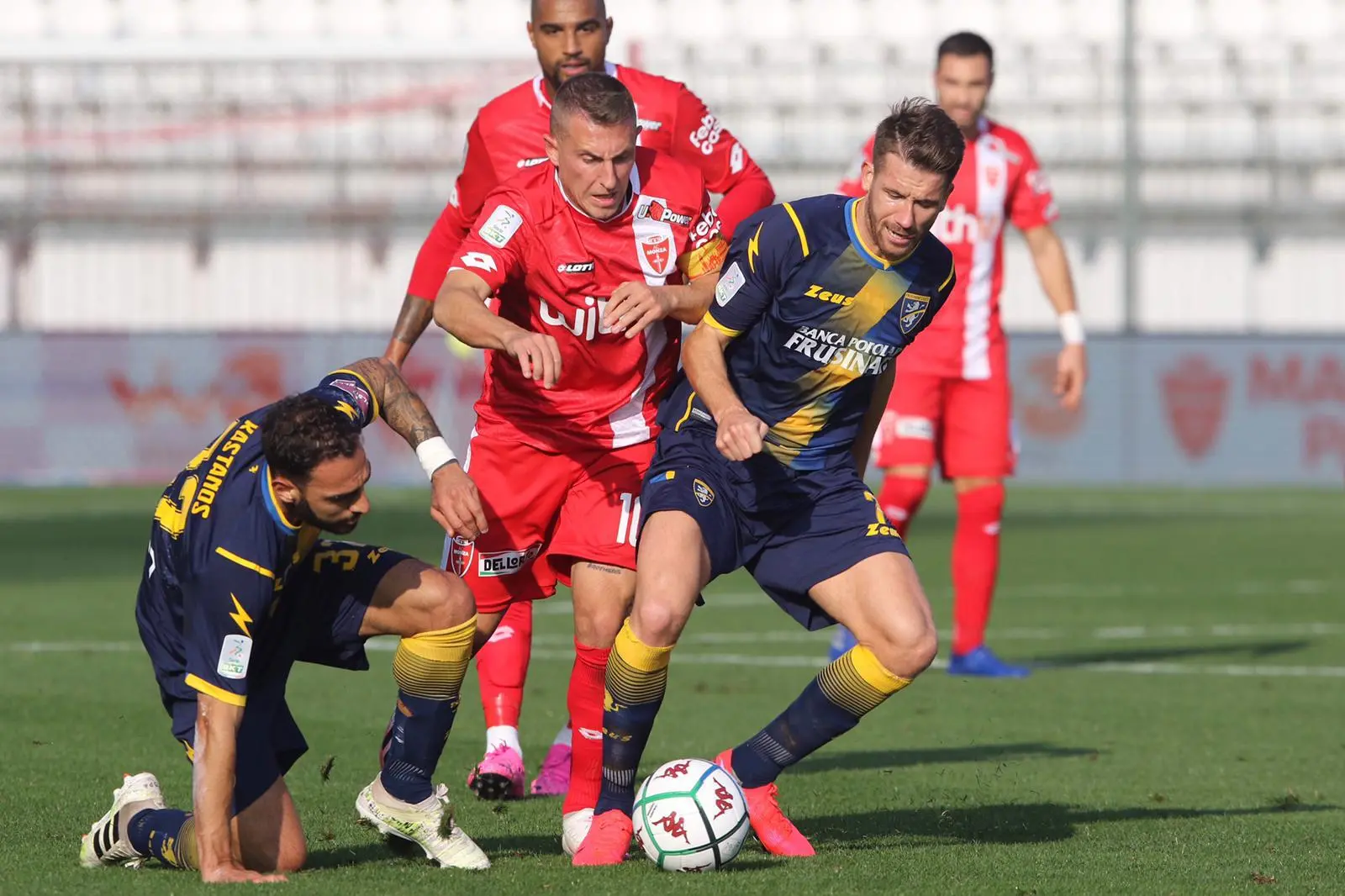 Monza-Frosinone 2-0, primo successo in casa per i biancorossi. Il tabellino