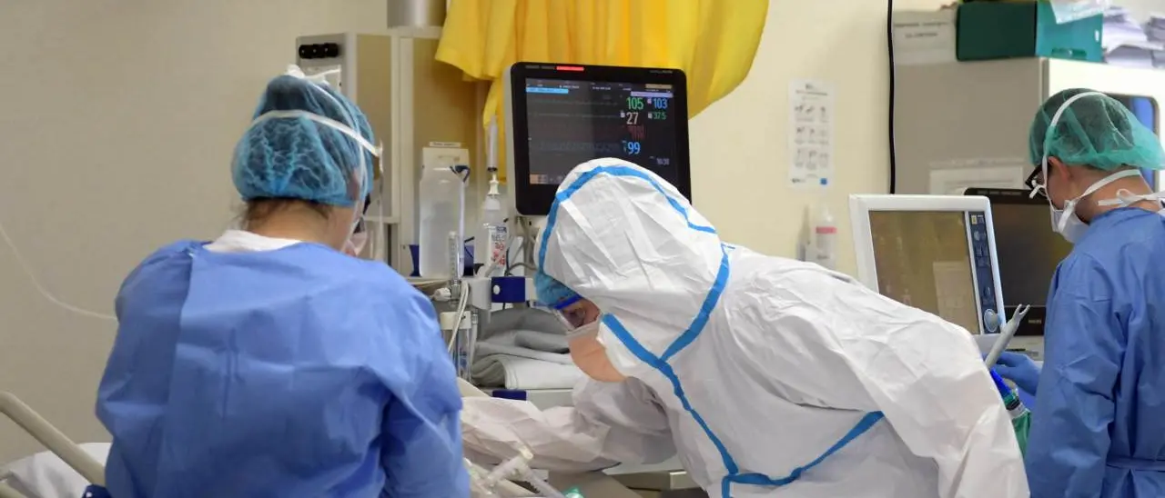 Situazione drammatica negli ospedali. Medici e infermieri: «Vicini al collasso»