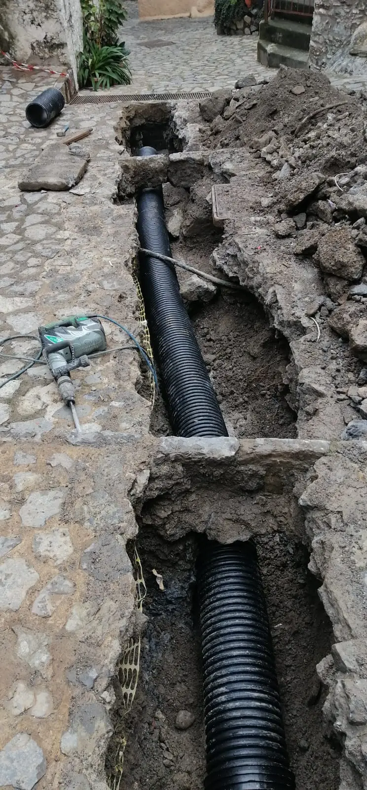 Centro storico di Scalea, rifatta la condotta di via Municipale