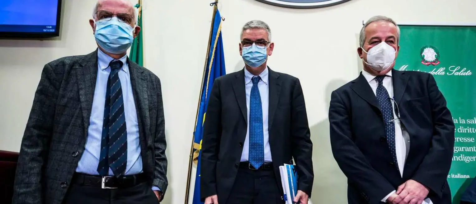 Brusaferro e Rezza: «Curva in calo, ma serve ancora prudenza»