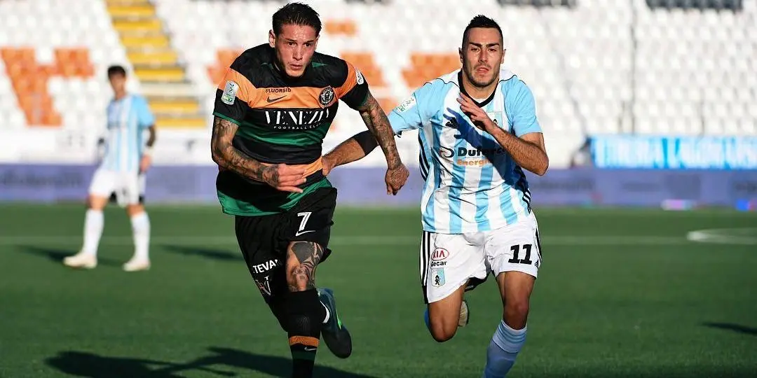 Serie B, il Venezia vince 2-0 il recupero della quinta giornata