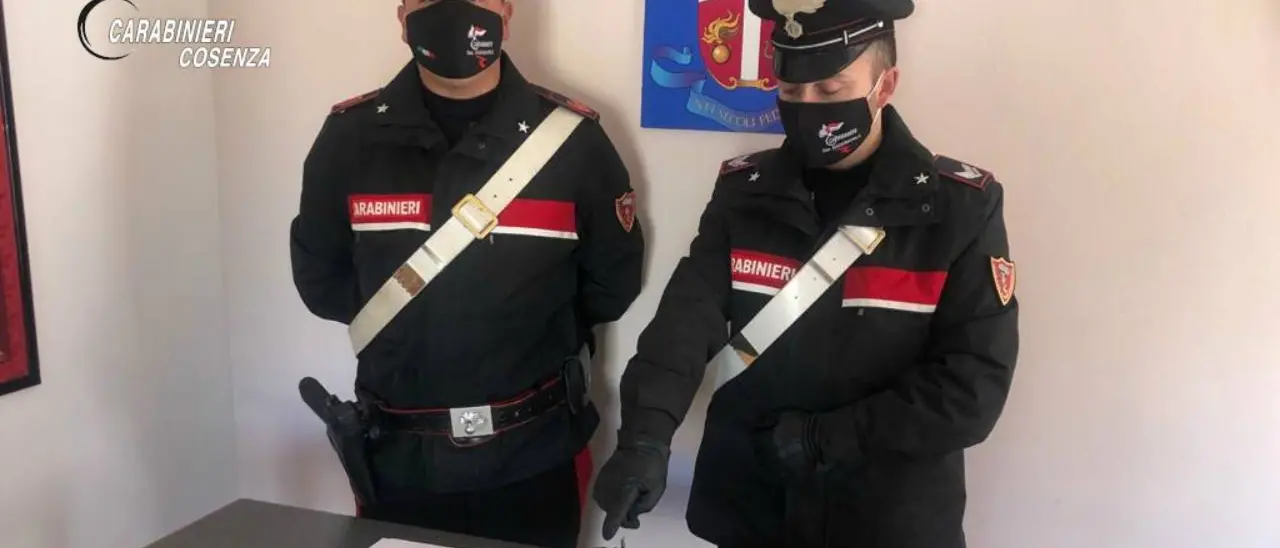 Scalea, 37enne arrestato dai carabinieri: in casa aveva un fucile (e 30 cartucce)