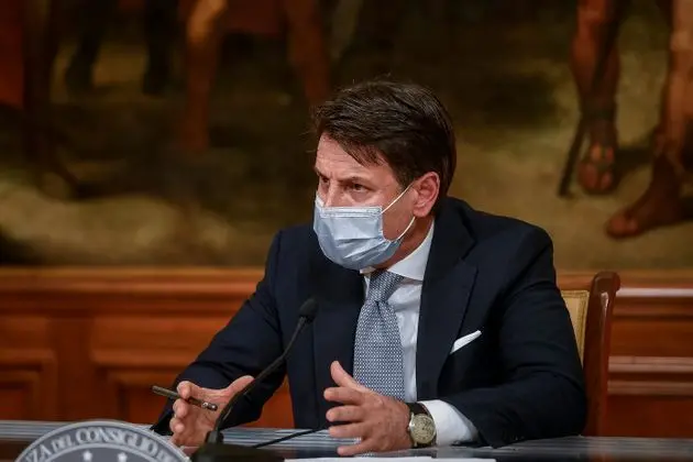 Coronavirus, Conte: «Dovrà essere un Natale più sobrio»