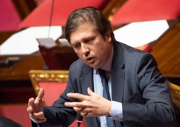Covid, Sileri: «Per alcune categorie il vaccino dev'essere obbligatorio»