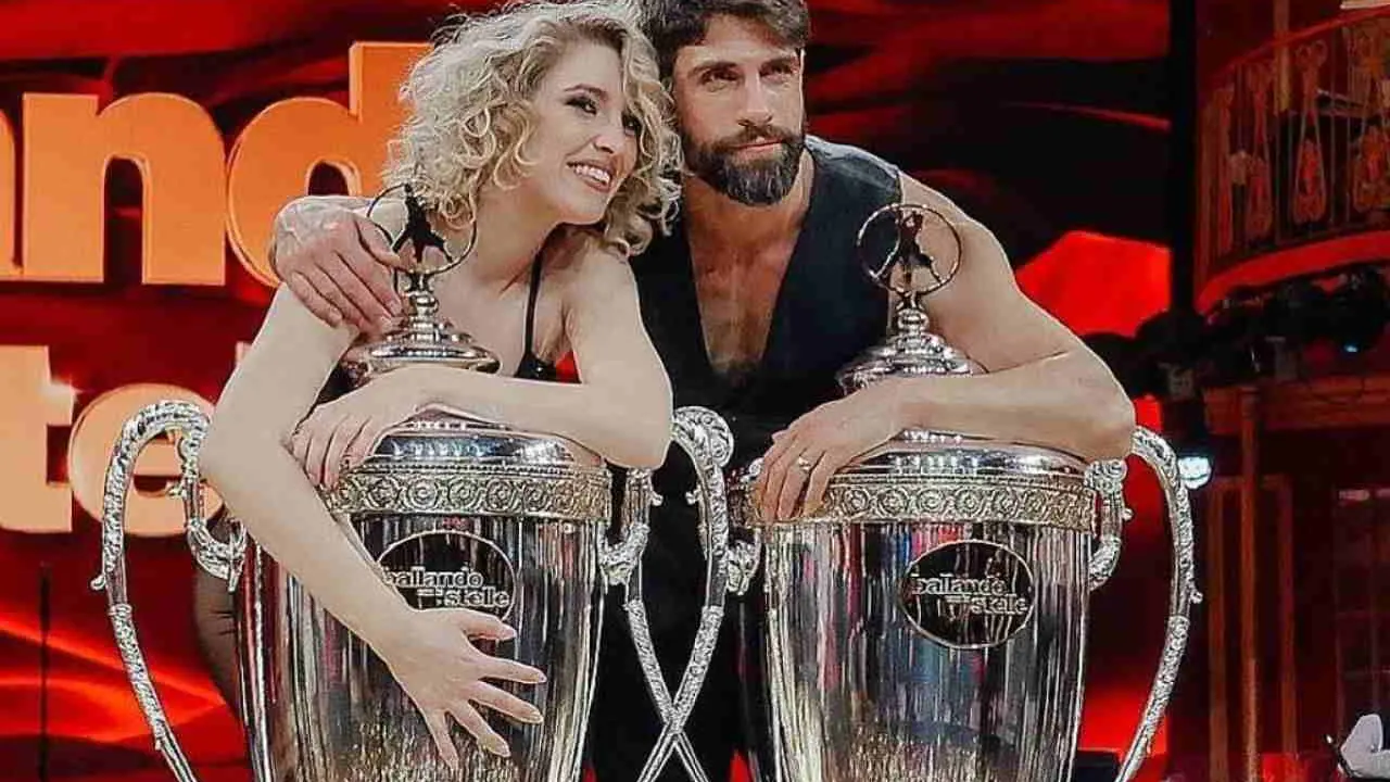 Finale di “Ballando con le stelle” a ritmo di colpi di scena e cambi di passo