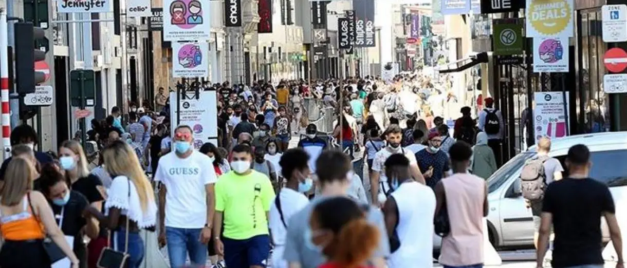 Matteo Bassetti: «La terza ondata è molto probabile»