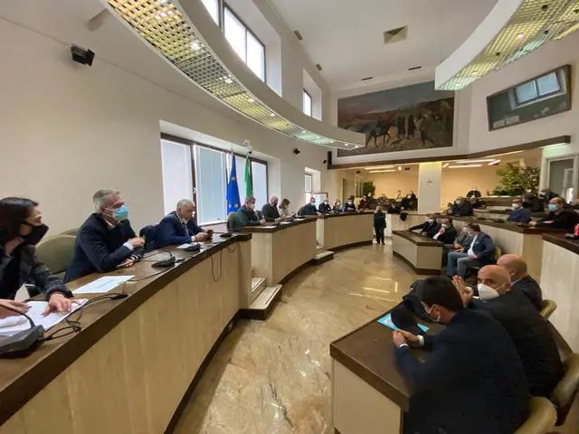 Emergenza alluvioni, la Giunta regionale a Crotone: «Ristori e risarcimenti, noi ci siamo»