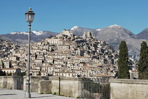 Mormanno, 4 alunni positivi: chiudono le scuole tranne l'infanzia