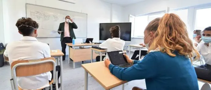 Scuola, da domani tornano in classe quasi 720mila alunni