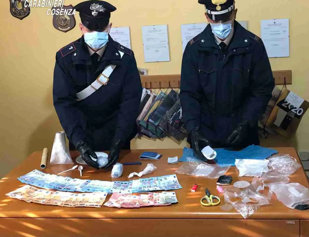 Guardia Piemontese, coppia in manette: aveva cocaina in casa