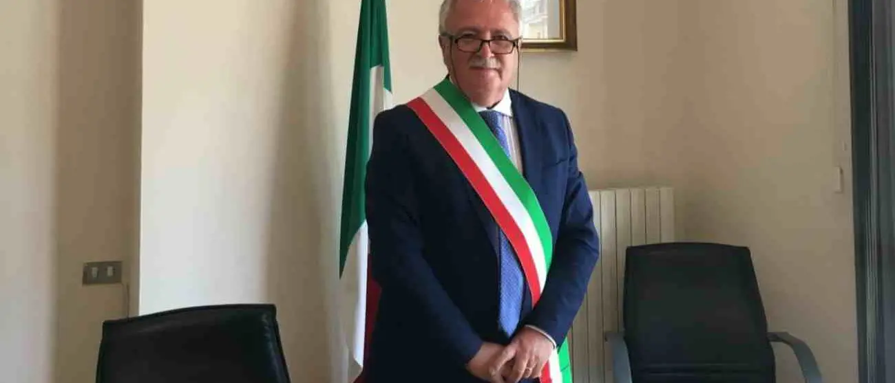 Il sindaco di Casali del Manco: «Ecco perché riapro le scuole»