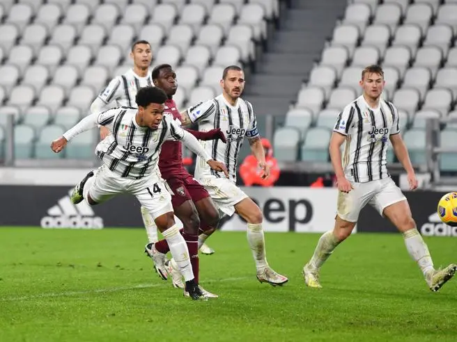 Serie A, la Juventus rimonta il Torino. La Roma resiste al Sassuolo in inferiorità numerica | La nuova classifica