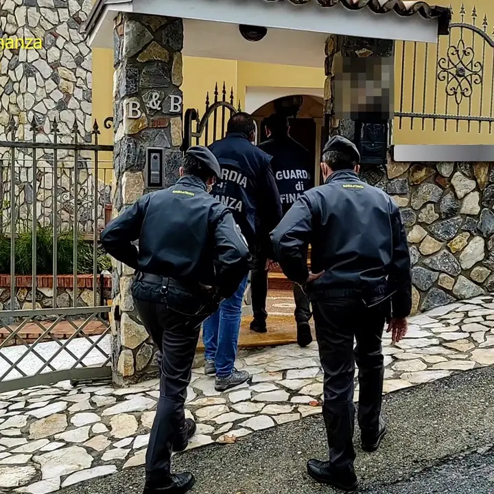 Patrimonio illecito, nel mirino un B&B di Paola di proprietà di una nota orafa | VIDEO
